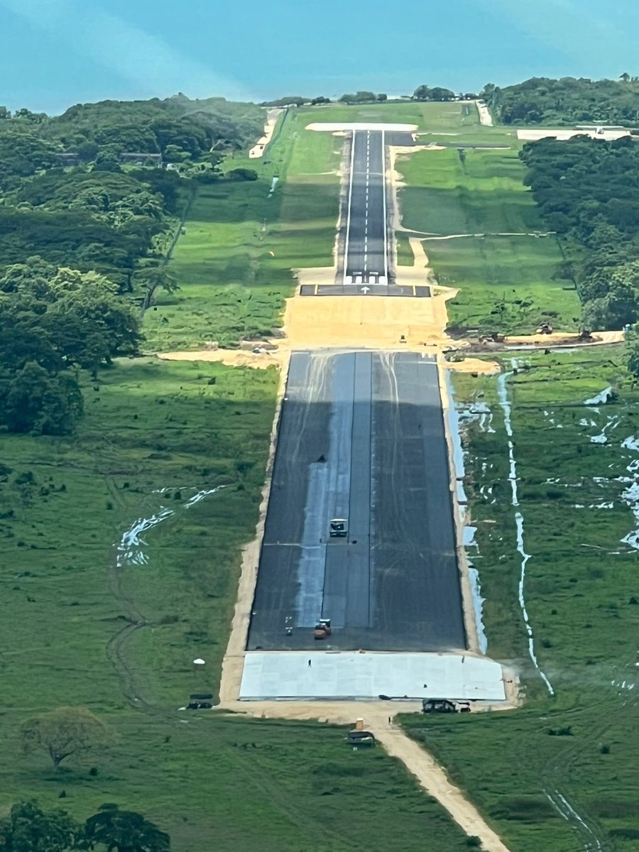 petrogustavo's tweet image. A punto de terminar la pista aérea de Tolú, Sucre. Más turismo para Colombia.