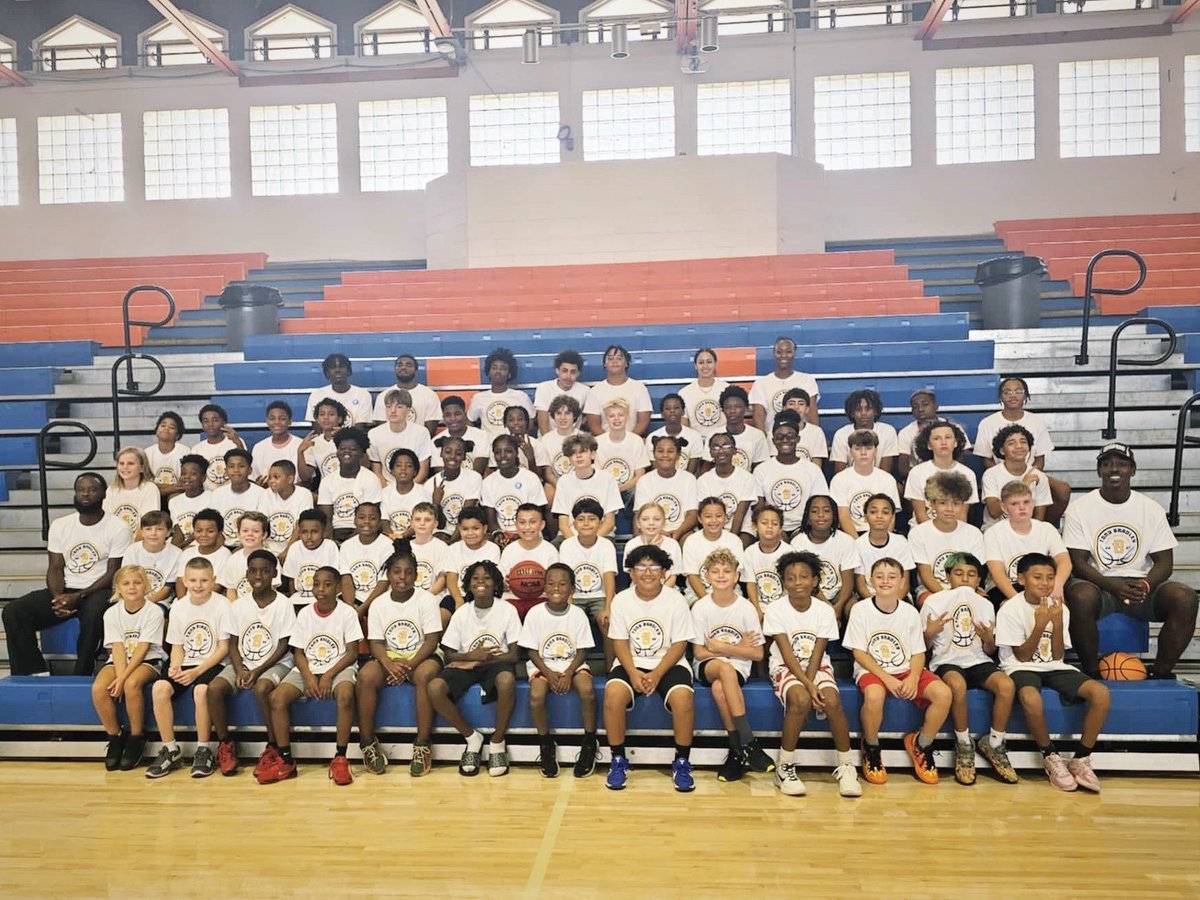 BigShotShawd's tweet image. 2025 Tony Bradley Camp, was a great one. It always feels good to give back to the kids. Thankful to be apart of something special… 💪🏿🔥😎🏀💯 @tobrad13 @tonybradleyelite #God1st #BasketballNeverStops #NeverStopImproving #GiveBack #ForTheLoveOfTheGame