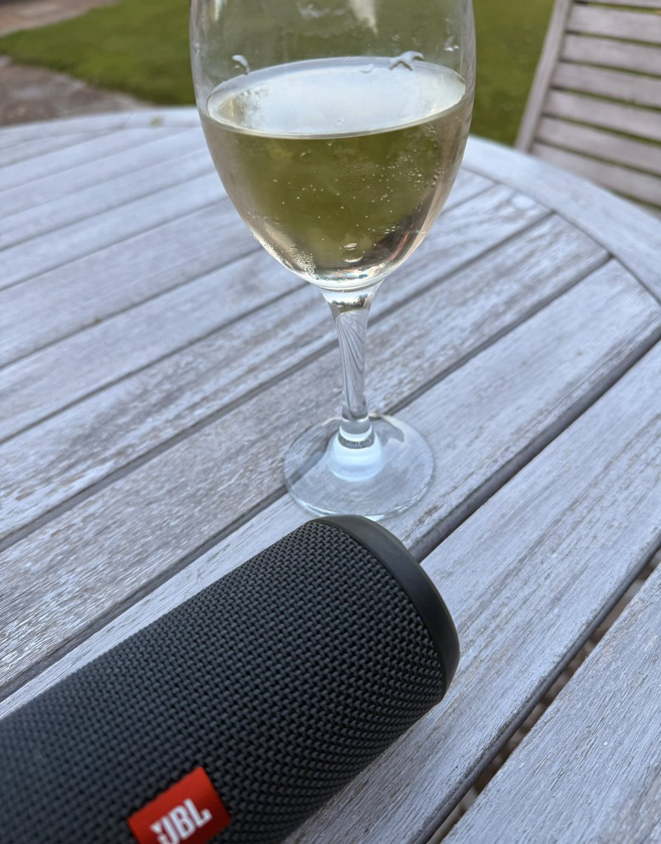 Evening thought:
I’m cold, I’m in pain, each breath is exhausting…
BUT I AM ALIVE
Be thankful for that, enjoy a wine, some music and some fresh air. Enjoy this moment