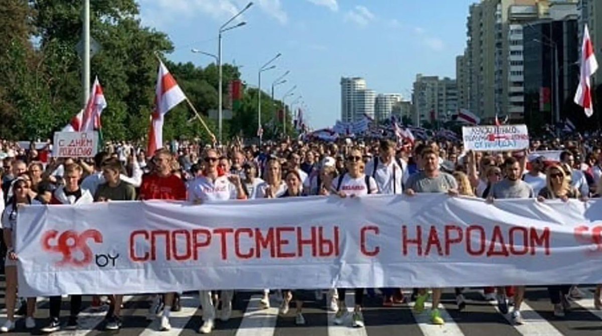 За эти 5 лет мы видели слишком много дичи и ужаса, чтобы те светлые воспоминания гарантированно пропитались горечью. Не то, чтобы я рассчитывал перебить эту горечь, но... Тоже написал про 2020-й, простите: t.me/navosha/961