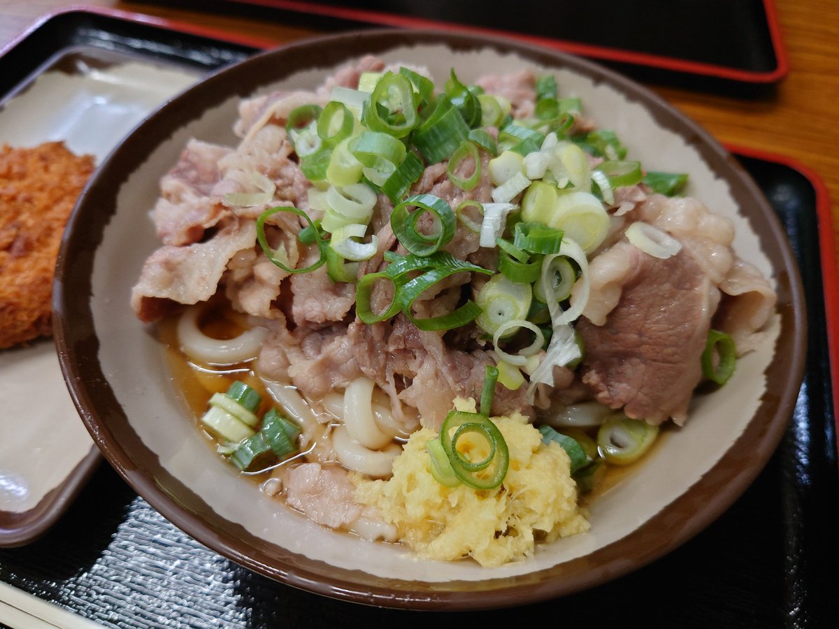 上田うどんの肉うどん
牛肉なのにさっぱりして超食べやすい！
