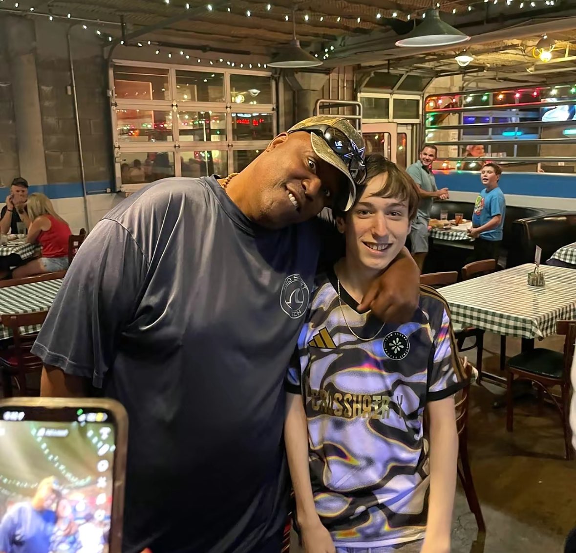 userisstack's tweet image. "Don't worry nephew, we your family got you"

Peterbot's uncle James reacts to Peterbot's situation ❤️