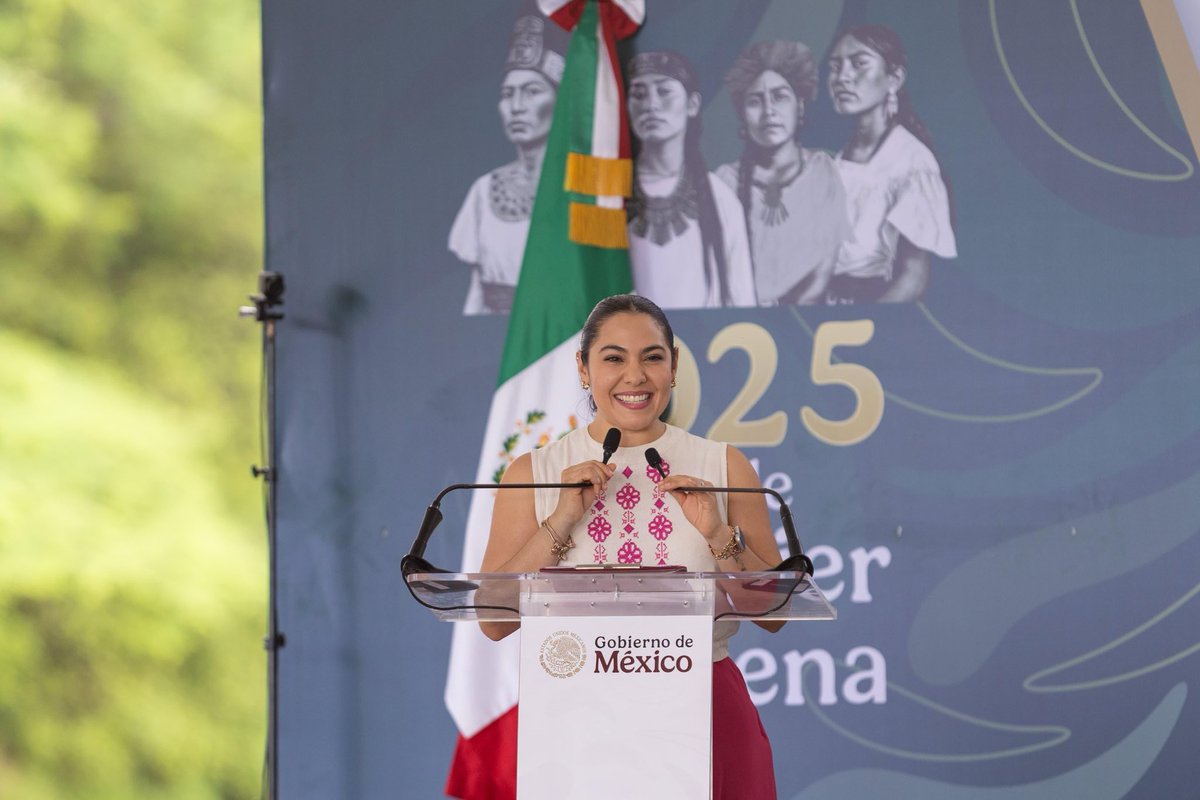 indira_vizcaino's tweet photo. ¡Ha sido un gran sábado! En Manzanillo, acompañamos a nuestra presidenta @Claudiashein en el banderazo de inicio de la obra del nuevo puente de Tepalcates. 

Con más de 750 millones de pesos de inversión, esta nueva infraestructura garantizará equilibrios y conservación en la laguna, al no tocar el cuerpo de agua. 🛣

Gracias, presidenta, por tu presencia constante en nuestro estado y por tu compromiso firme, liderazgo y atención constante a las necesidades del pueblo colimense. ¡Tenemos #MuchaPresidenta!… Y, por supuesto, #MuchísimoPueblo!🫶🏻