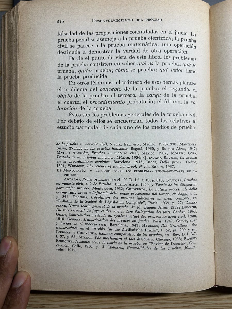 Qué regalo tan hermoso el que me acaban de dar <a href="/MarceloPatritti/">Marcelo Patritti</a> y Melisa; simplemente me siento en familia, con una empatía enorme que solo ellos saben entregar en Montevideo. Las páginas de Eduardo J. Couture envían un mensaje claro y vigente: “Couture, con la lucidez que aún