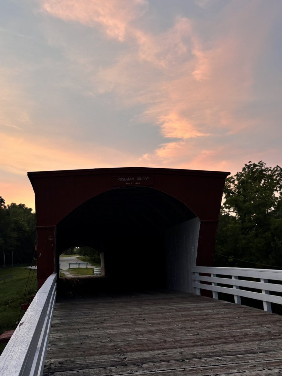 📍로즈먼 다리
로버트가 다른 곳 다 들리고 왜 로즈먼만 못 찾았는지 알 정도로 꼬불꼬불한 길을 넘어 롤러코스터 같은 프란체스카 에비뉴를 지나야 겨우 찾을 수 있었음 🥹 다리 자체가 너무 예뻐서 그들의 감정이 진짜 사랑이라 느꼈을만 하다고 생각했고 그냥 그곳에 있는 모든 것들이 아름다웟음