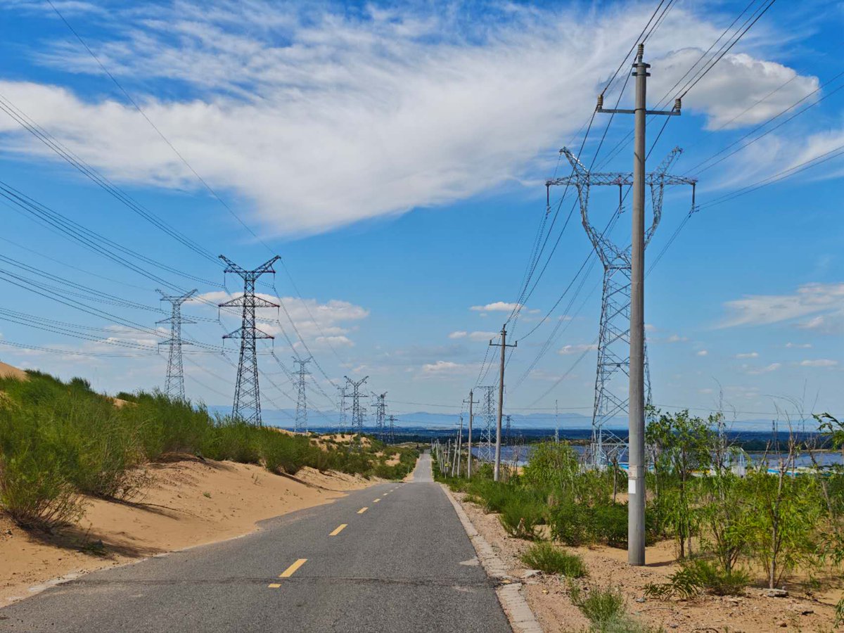 Ordos City Part 2: Empire of Electricity

In my last post about Ordos, I talked about my visit to the coal mine. But that's not all Ordos has.

Actually, Ordos is incredibly blessed with renewable energy resources too, including sun that shines and wind that blows all day.🧵