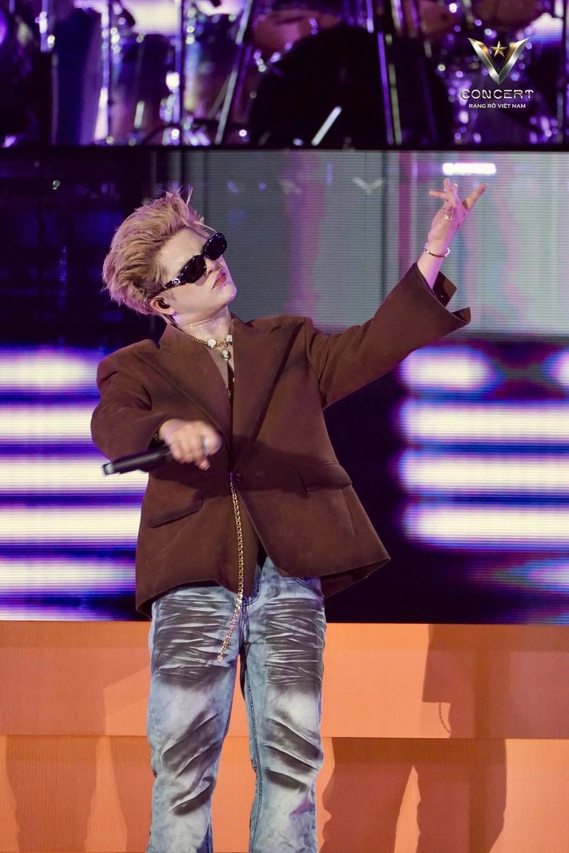hthien28_'s tweet photo. [090825] V Concert Rạng Rỡ Việt Nam

Tự hào về bạn lắm bạn ơiii 🥺🫂 

#RHYDER #VConcert #RangRoVietNam https://t.co/6TiiRDXIws