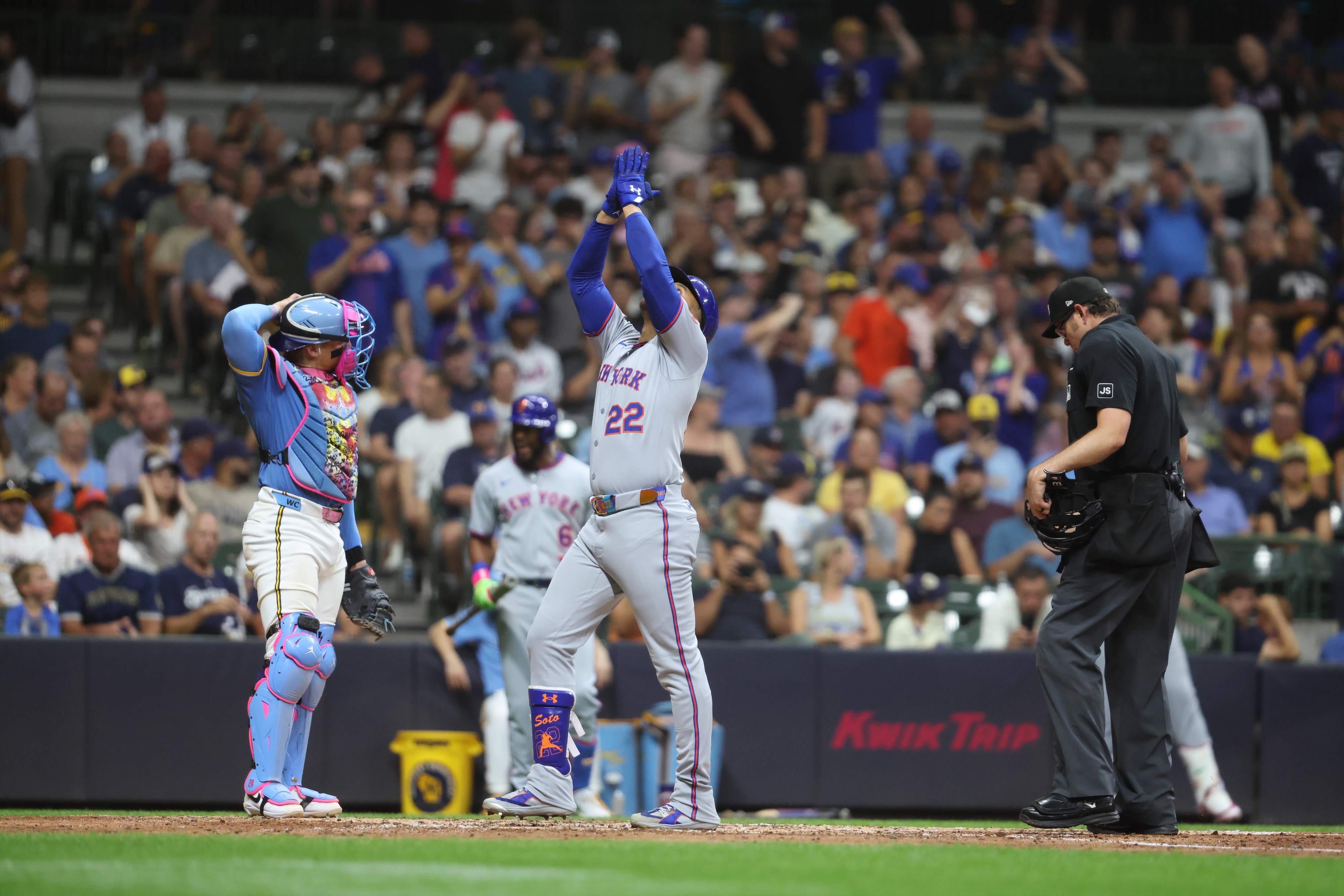 Gx86fBvWYAE41x-?format=jpg&name=4096x4096 Shocking Moment Juan Soto Apologizes to Yankees Fans After Mets’ 6th Straight Loss to Brewers