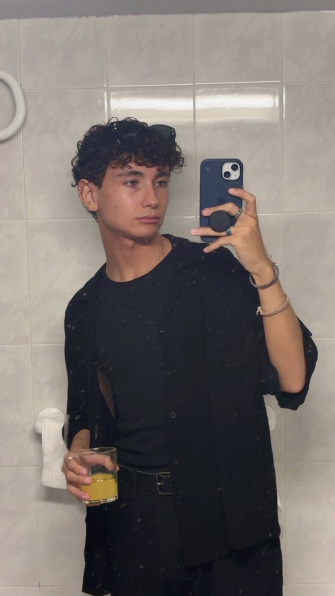 sid 🦦 tweet media