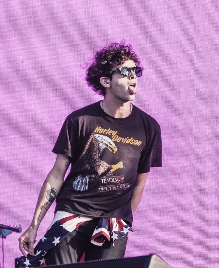 matty healy pics tweet media