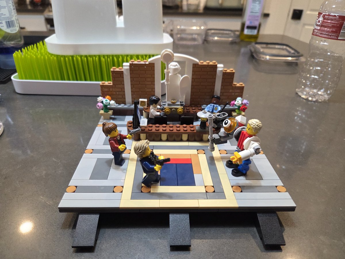 Spent my Saturday building - LEGO Racoon City Police Department. I found the Birkin design online and made a few changes, but the rest is all original! Really hard one and the floor was tough, but had a lot of fun!