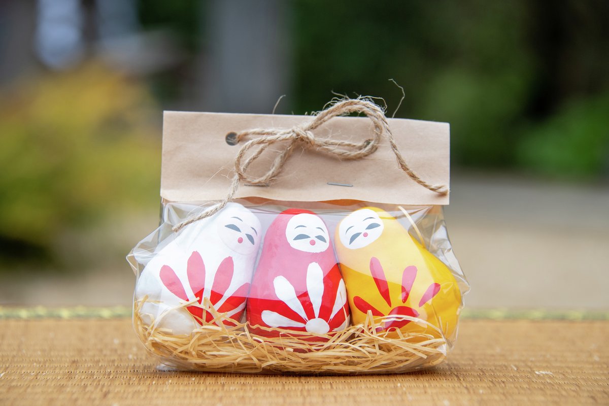 コロンとしていて可愛らしい、鹿児島ならではの起き上がり小法師『オッ