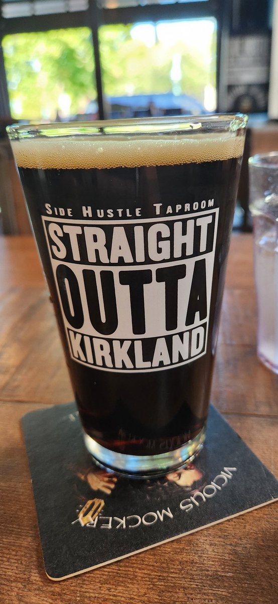 De Side Hustle esta german black lager! Delicioso sabor, cuerpo perfecto. Vashta Nerada en #CervezasDeLaBarbaSabia