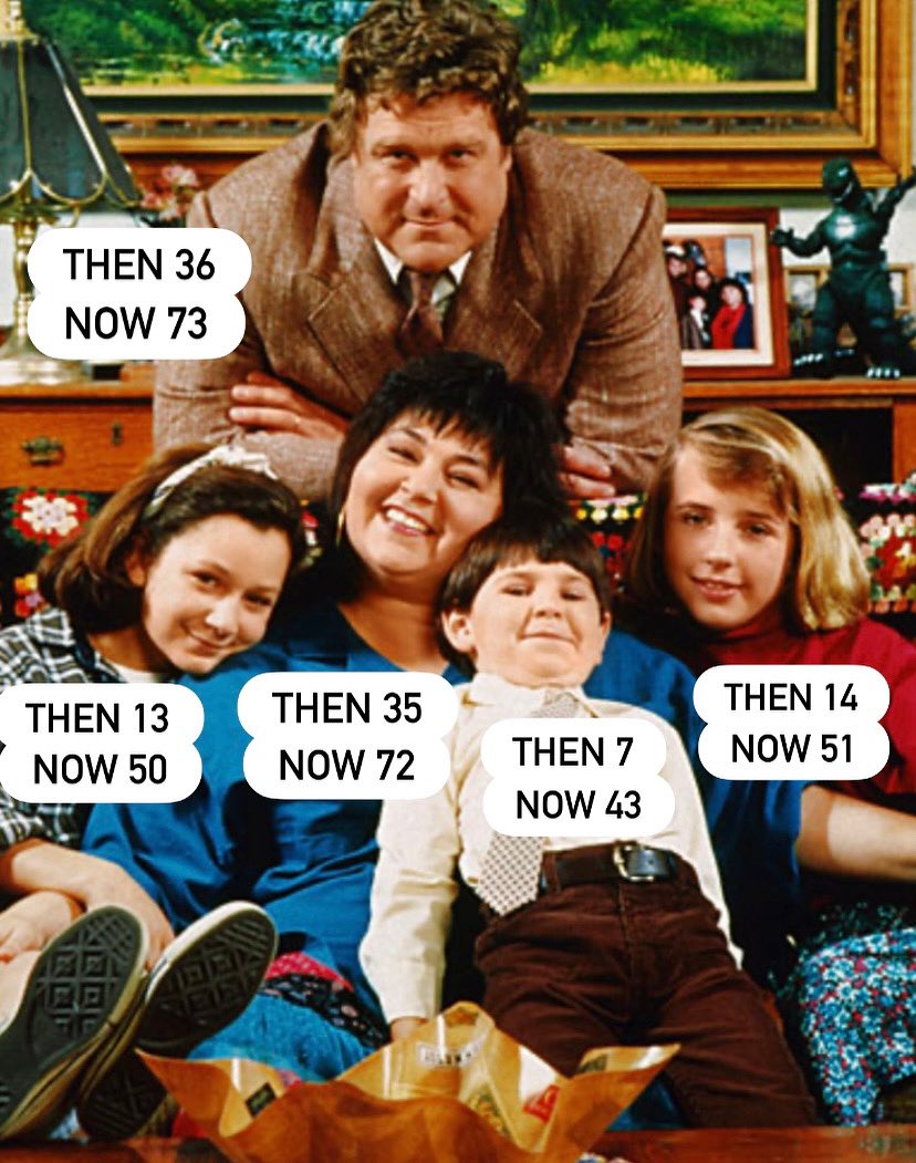 80sThen80sNow's tweet photo. Debuting in 1988 and Lasting 10 Seasons and 231 Episodes (Not Including The Conners), Roseanne Was a Groundbreaking Sitcom Centering on a Struggling Working Class Family in Lanford, IL.
#roseanne #roseannebarr #johngoodman #lauriemetcalf #lecygoranson #sarahgilbert #michaelfishman