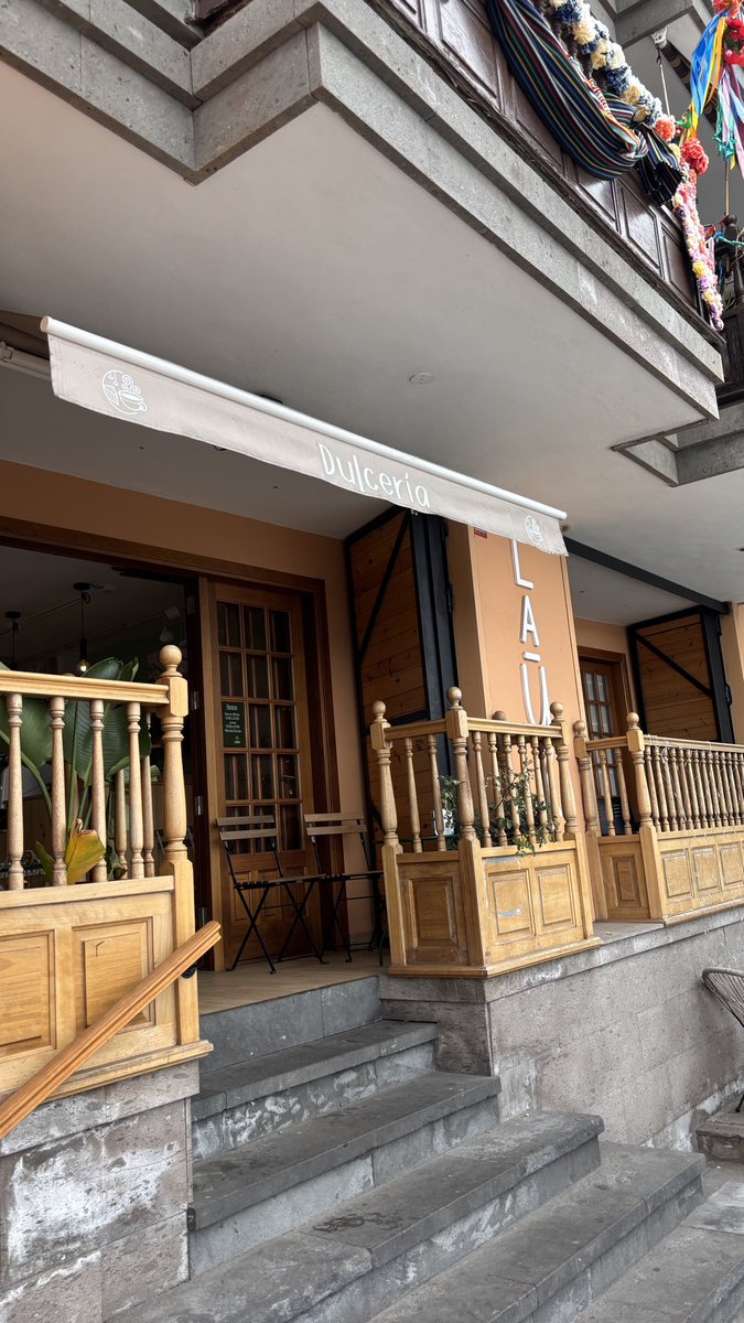 En Canarias, a las pastelerías las llamamos dulcerías and I think that’s beautiful