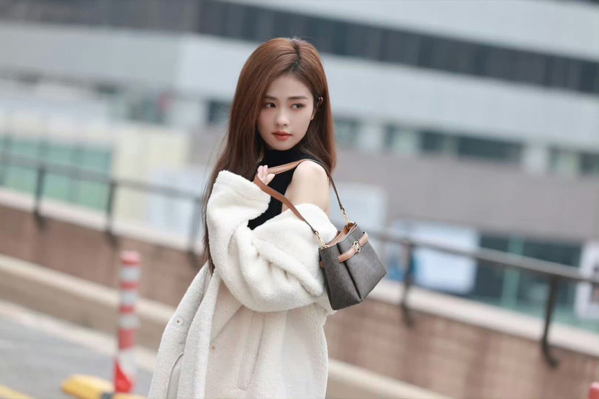 tmrudhula's tweet image. Super Model For #MichaelKors❤️‍🔥

#BaiLu