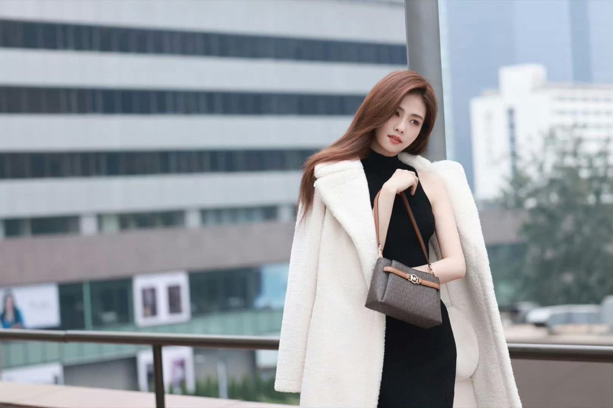 tmrudhula's tweet image. Super Model For #MichaelKors❤️‍🔥

#BaiLu