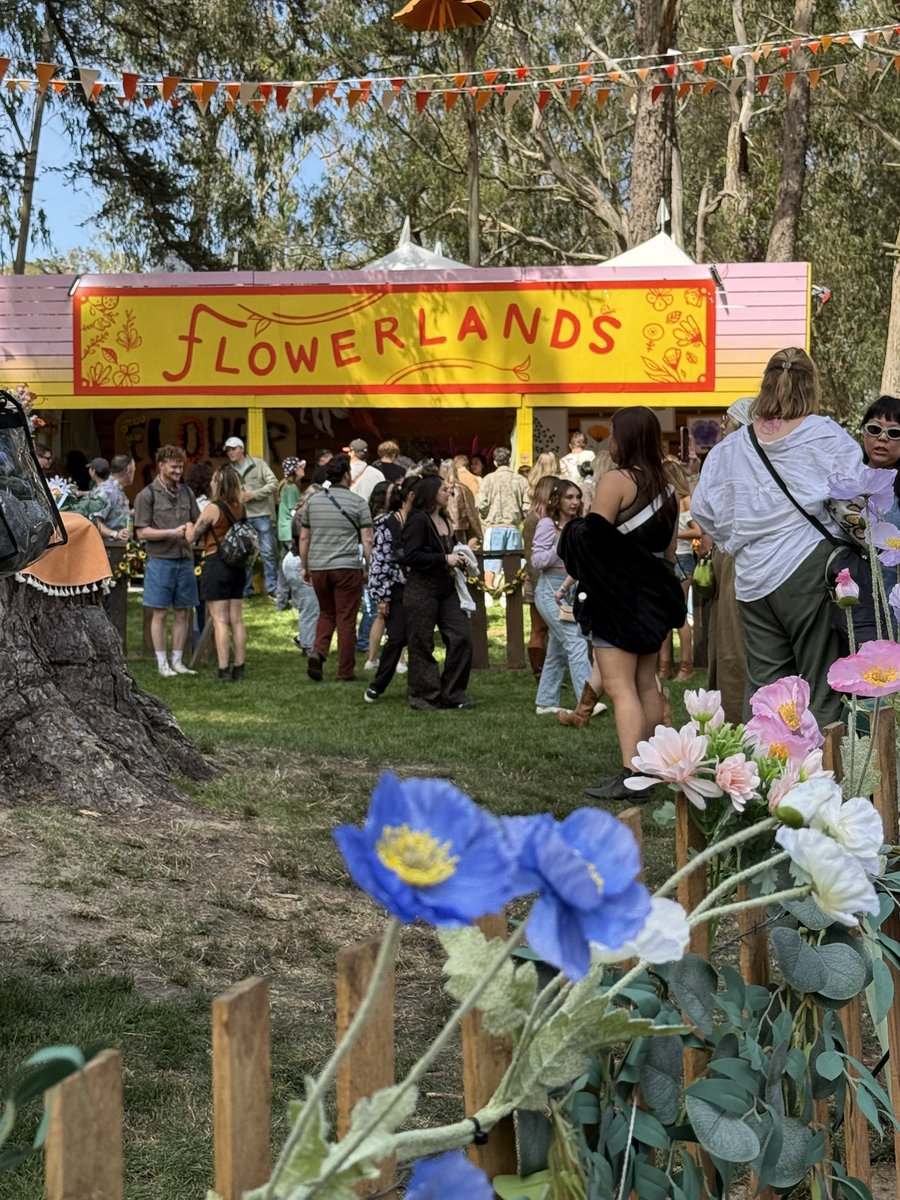 contentnow's tweet image. #OutsideLands the most beautiful experience is at Flowerlands where people are legit getting married. Just take a seat, be in the bubbles, and cheer on the bride and groom!
