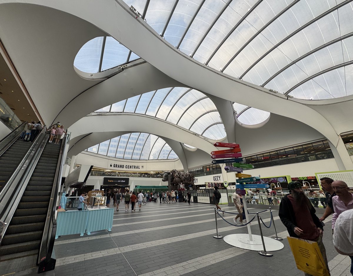 ReissOmari's tweet image. Gen Z will never understand how nice this station is compared to the old one, still amazing me that they done this without demolishing the building and keeping it open throughout the whole process.
