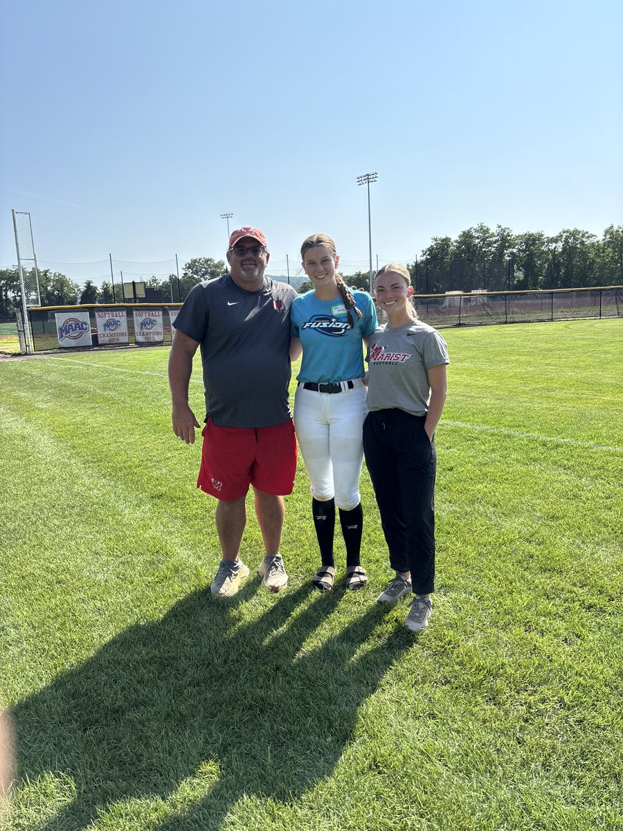 Emily Aiossa tweet media