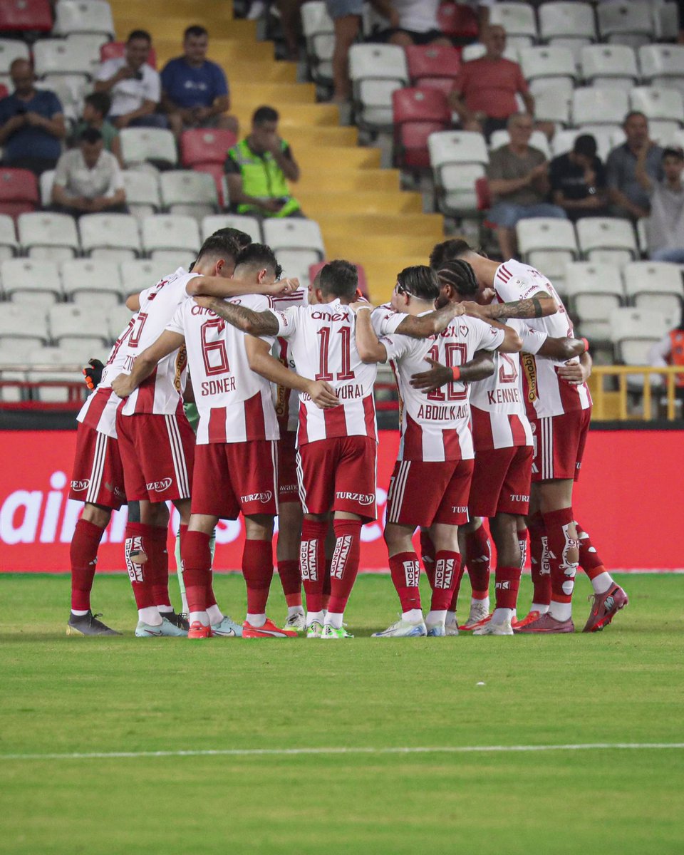 💪🏻🪫 Tüm zorluklara karşı dimdik ayaktayız. Tebrikler takım! #HesapcomAntalyaspor