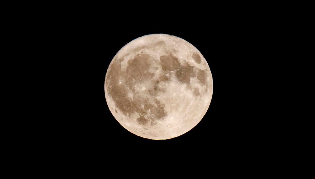 #buonaserata Casta Diva... spargi in terra quella Pace che tu fai regnar nel Ciel. 🌌🌕🌠#plenilunio #vigiliaSanLorenzo