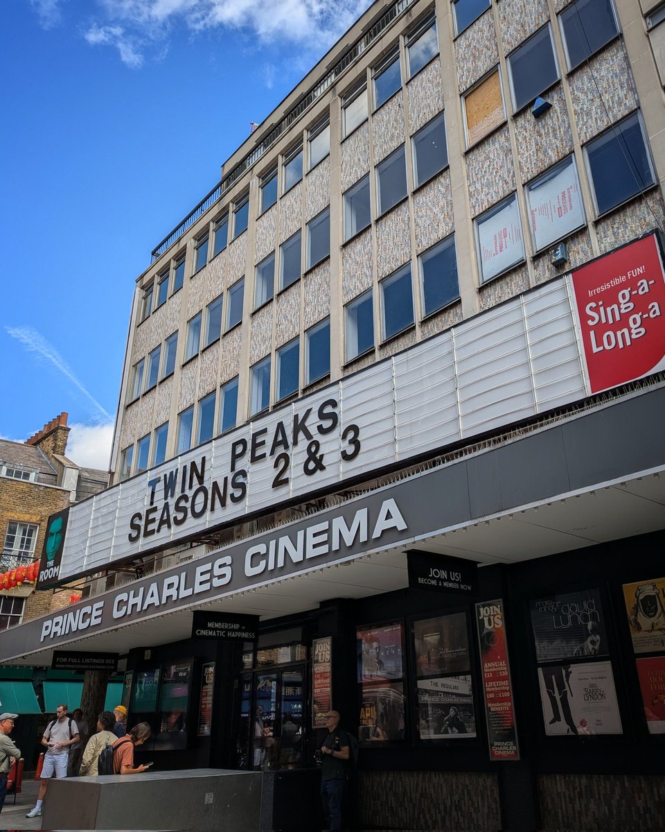 Caught Orson Welles' 1941 classic Citizen Kane at the  Prince Charles Cinema, Leicester Square.

Seeing it on the big screen projected from 35mm was fabulous. The emulsion scratches, dodgy change over dots, and jumpy image somehow only added to the experience.