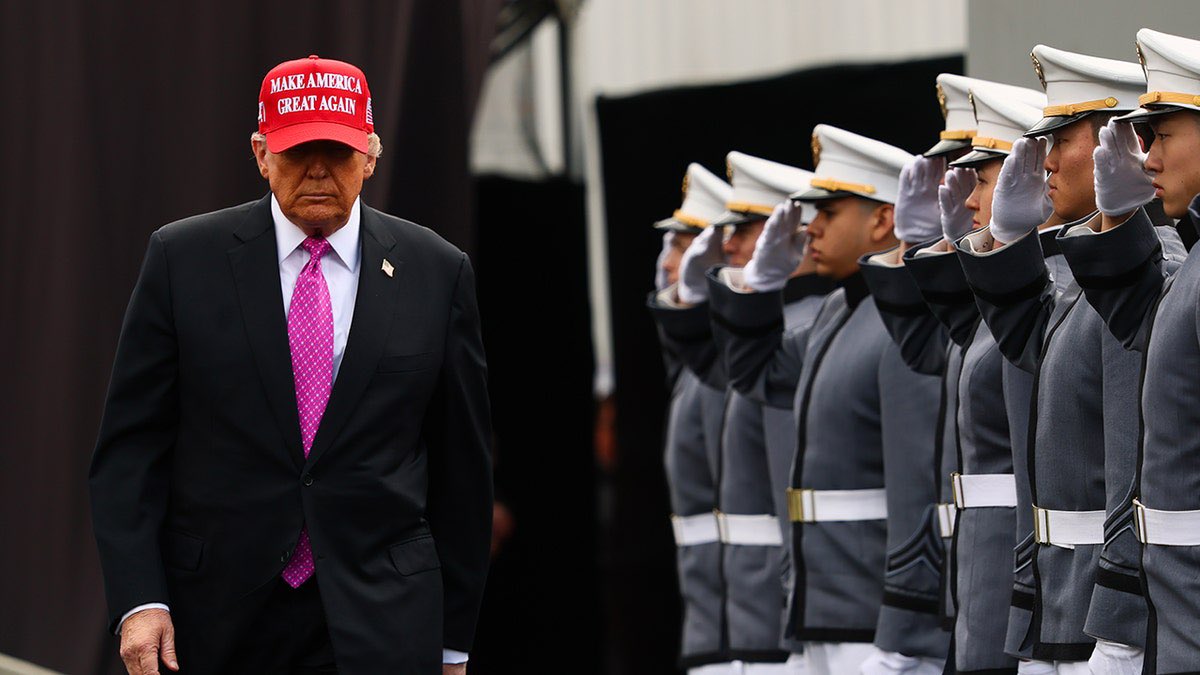 LeadingReport's tweet photo. BREAKING: President Trump has ended seven wars, according to the White House:

• Azerbaijan and Armenia
• Cambodia and Thailand
• Israel and Iran
• Rwanda and DR Congo
• India and Pakistan
• Egypt and Ethiopia
• Serbia and Kosovo https://t.co/4uZcYMD0uE