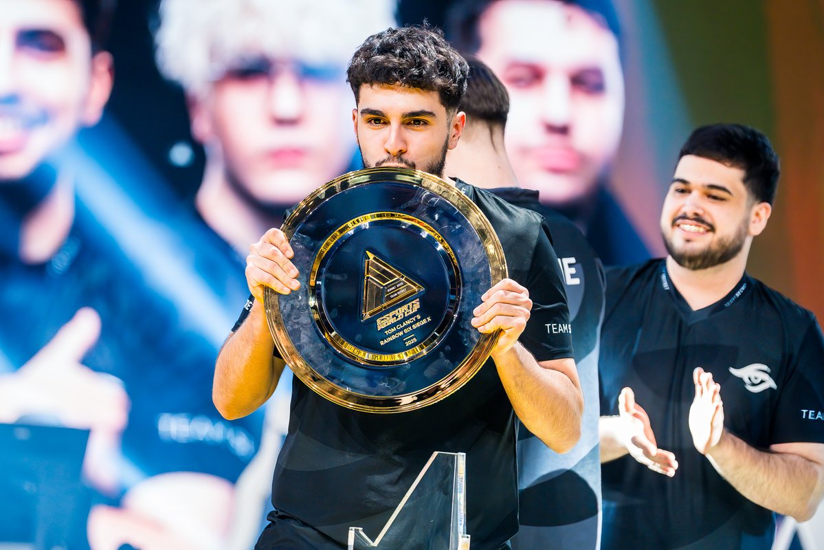 João Ferreira 📸 (@itsmeerror) on Twitter photo Depois do Jafonso ganhar o torneio de EA FC no EWC do ano passado, temos mais um 🇵🇹 a ganhar.
Parabéns <a href="/SavageR6S/">Secret Savage</a> pela conquista do torneio de Rainbow Six! 🇵🇹🇵🇹 Depois do Jafonso ganhar o torneio de EA FC no EWC do ano passado, temos mais um 🇵🇹 a ganhar.
Parabéns <a href="/SavageR6S/">Secret Savage</a> pela conquista do torneio de Rainbow Six! 🇵🇹🇵🇹