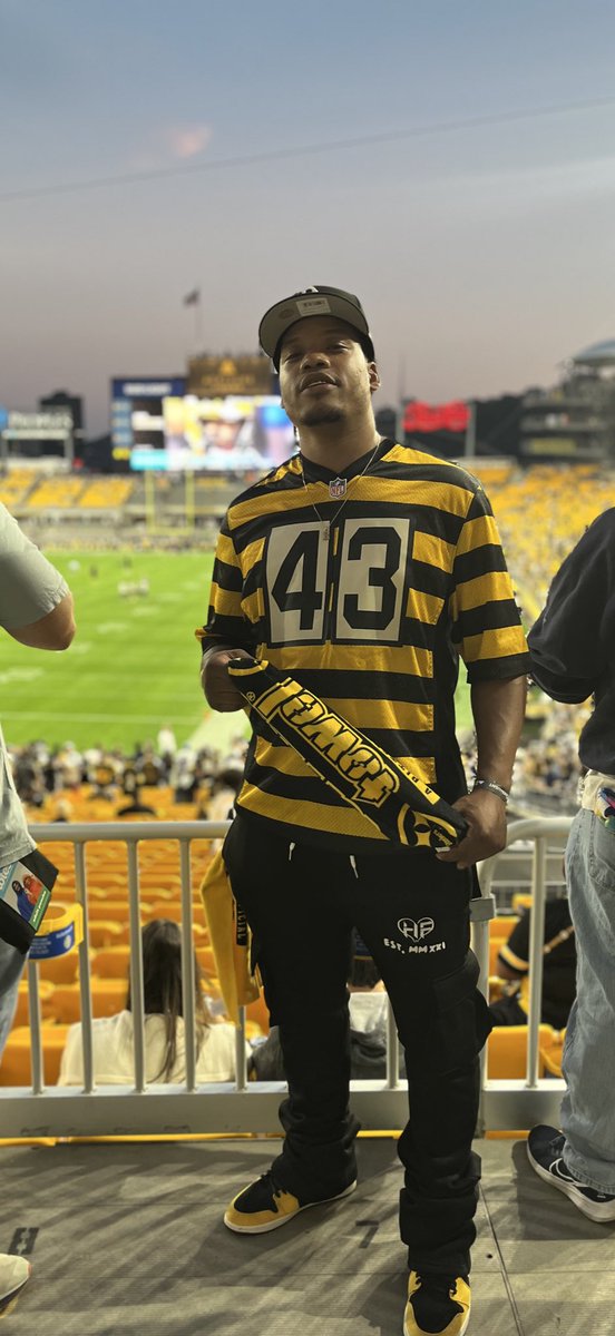 OhDatsBnard92's tweet photo. @steelers #HereWeGo 🖤💛 https://t.co/29n8XUtjVi