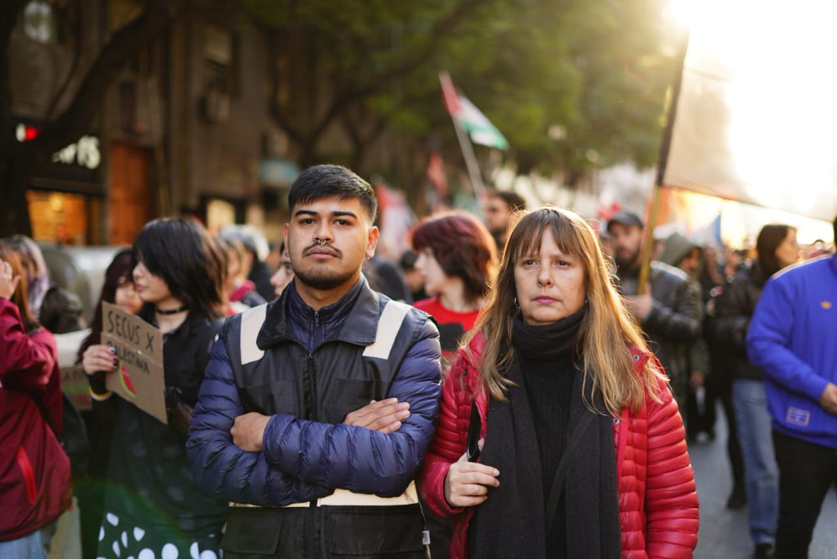 Barry__Ale's tweet photo. Los Organismos de Derechos Humanos que luchamos con todas nuestras fuerzas contra la impunidad del genocidio en Argentina salimos a la calle, exigiendo el fin inmediato de la brutal masacre contra el pueblo palestino. Milei es cómplice pero en la Argentina somos miles y miles que no callamos ante un genocidio.
