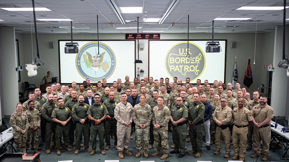 Joint Task Force Southern Border (@jointtfsb) on Twitter photo Leaders from the <a href="/DeptofDefense/">Department of Defense 🇺🇸</a> and <a href="/DHSgov/">Homeland Security</a> gathered for a commander’s conference at Fort Huachuca, Aug. 8-9 to discuss the state of the mission across nine U.S. Border Patrol sectors, throughout four states, along 1,954 miles of southern border. #wehavethewatch | #honorfirst Leaders from the <a href="/DeptofDefense/">Department of Defense 🇺🇸</a> and <a href="/DHSgov/">Homeland Security</a> gathered for a commander’s conference at Fort Huachuca, Aug. 8-9 to discuss the state of the mission across nine U.S. Border Patrol sectors, throughout four states, along 1,954 miles of southern border. #wehavethewatch | #honorfirst