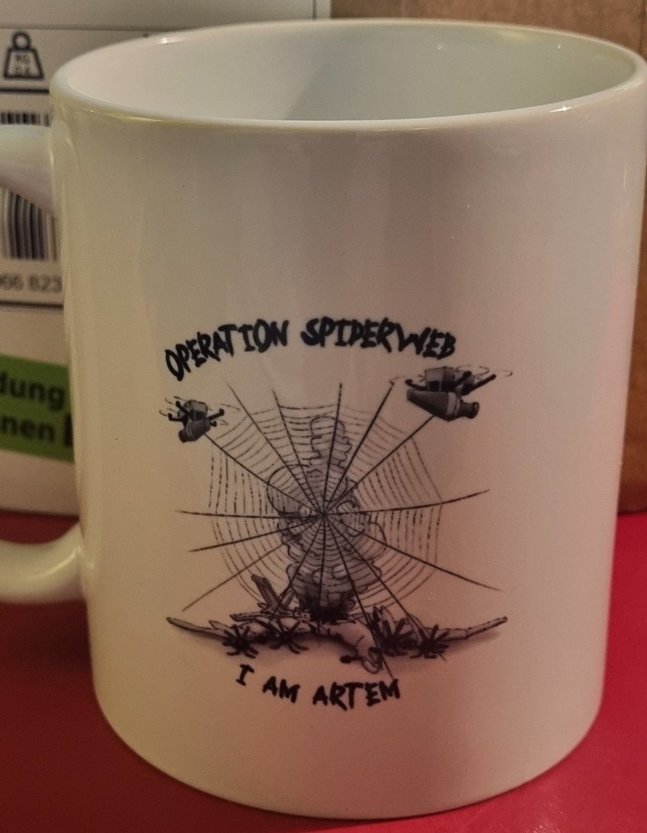 fpfka's tweet image. Meine Schwester hat uns Tassen in Lettland gekauft. 😎 #Spiderweb