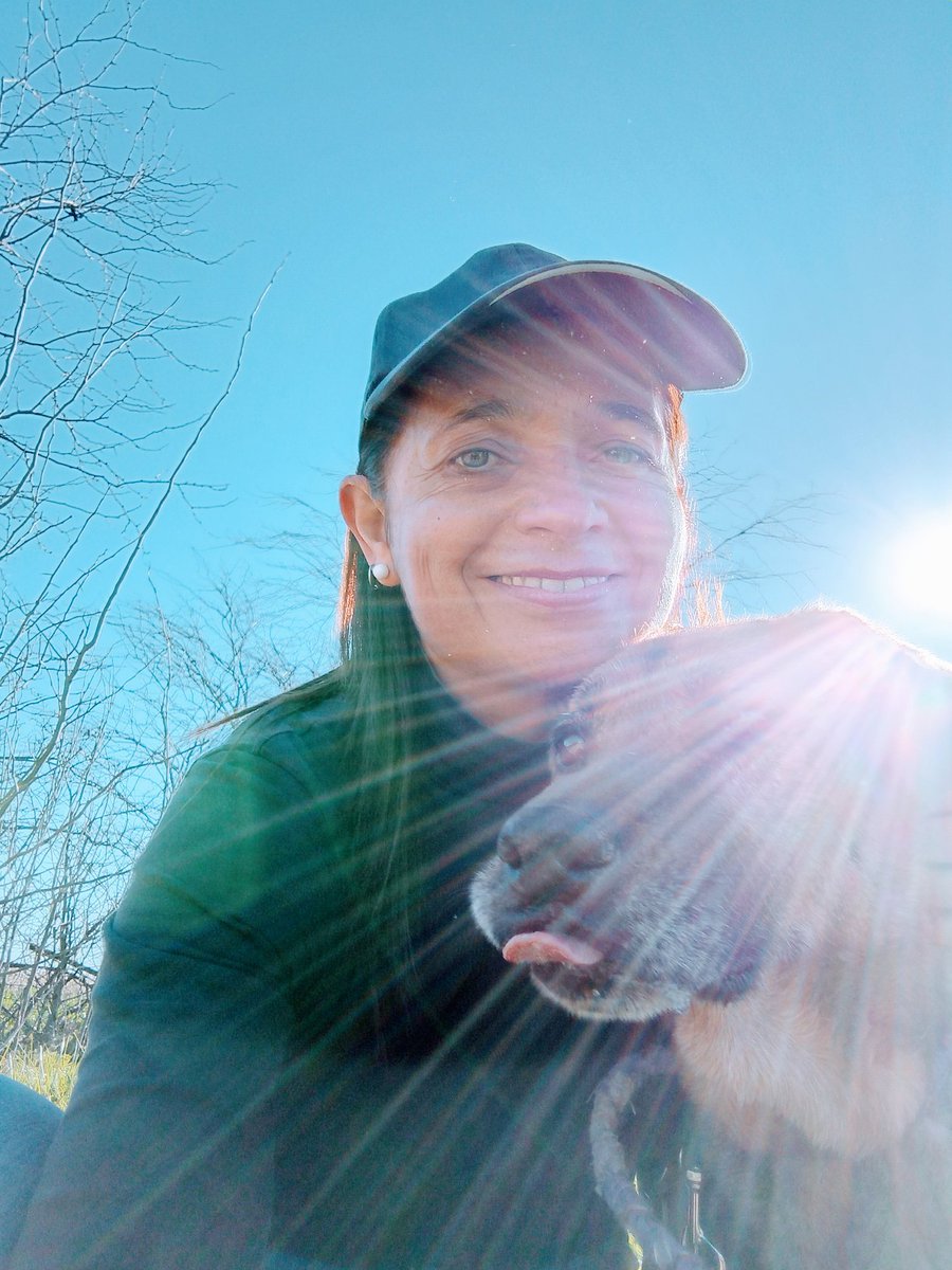 MsSmil_e's tweet image. Hola! 🐶😊
#Sabado  #refugio 🐕❤️