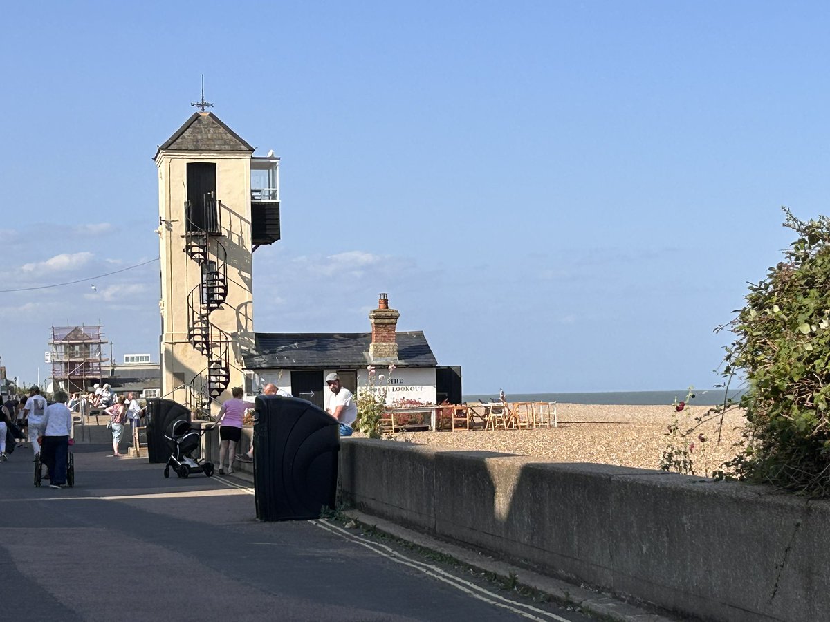 If you find yourself in Aldeburgh do visit this group show in The Lookout this Tuesday 12th - Tuesday 19th August. 

I shall be exhibiting ‘Flashes upon my reason’. 

The Arts Club Aldeburgh Beach Carnival exhibition. 
The Lookout 
31 Crag Path, 
Aldeburgh
Suffolk, IP15 5BS