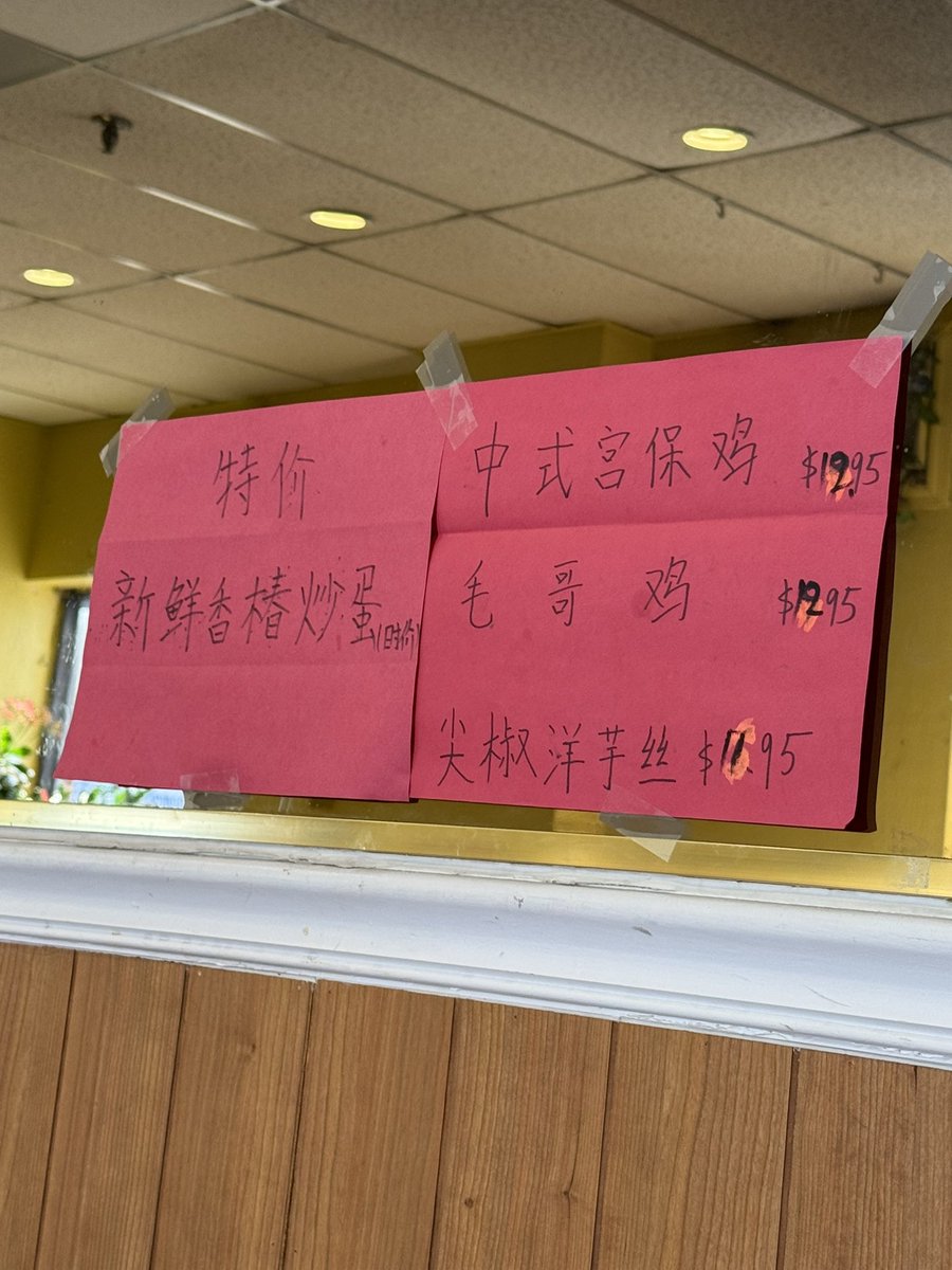 All the signs of a good Chinese restaurant….No English to be seen