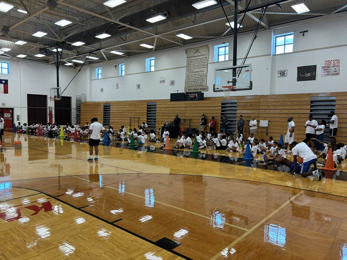 Harker Heights Knights Basketball (@hhknightsbb) on Twitter photo Awesome day at the Royce O’Neale Basketball Camp!
<a href="/BucketsONeale00/">Royce O'Neale</a>
Thanks so much to Royce for giving back to the community.
Tons of kids getting to learn some basketball & have fun with ex-players, college players & NBA players.
#RepTheShield
<a href="/KilleenISD_/">KISD Sports</a>
<a href="/KDHsports/">KDH Pressbox</a>
<a href="/MarkHum7/">Mark Humble</a> Awesome day at the Royce O’Neale Basketball Camp!
<a href="/BucketsONeale00/">Royce O'Neale</a>
Thanks so much to Royce for giving back to the community.
Tons of kids getting to learn some basketball & have fun with ex-players, college players & NBA players.
#RepTheShield
<a href="/KilleenISD_/">KISD Sports</a>
<a href="/KDHsports/">KDH Pressbox</a>
<a href="/MarkHum7/">Mark Humble</a>