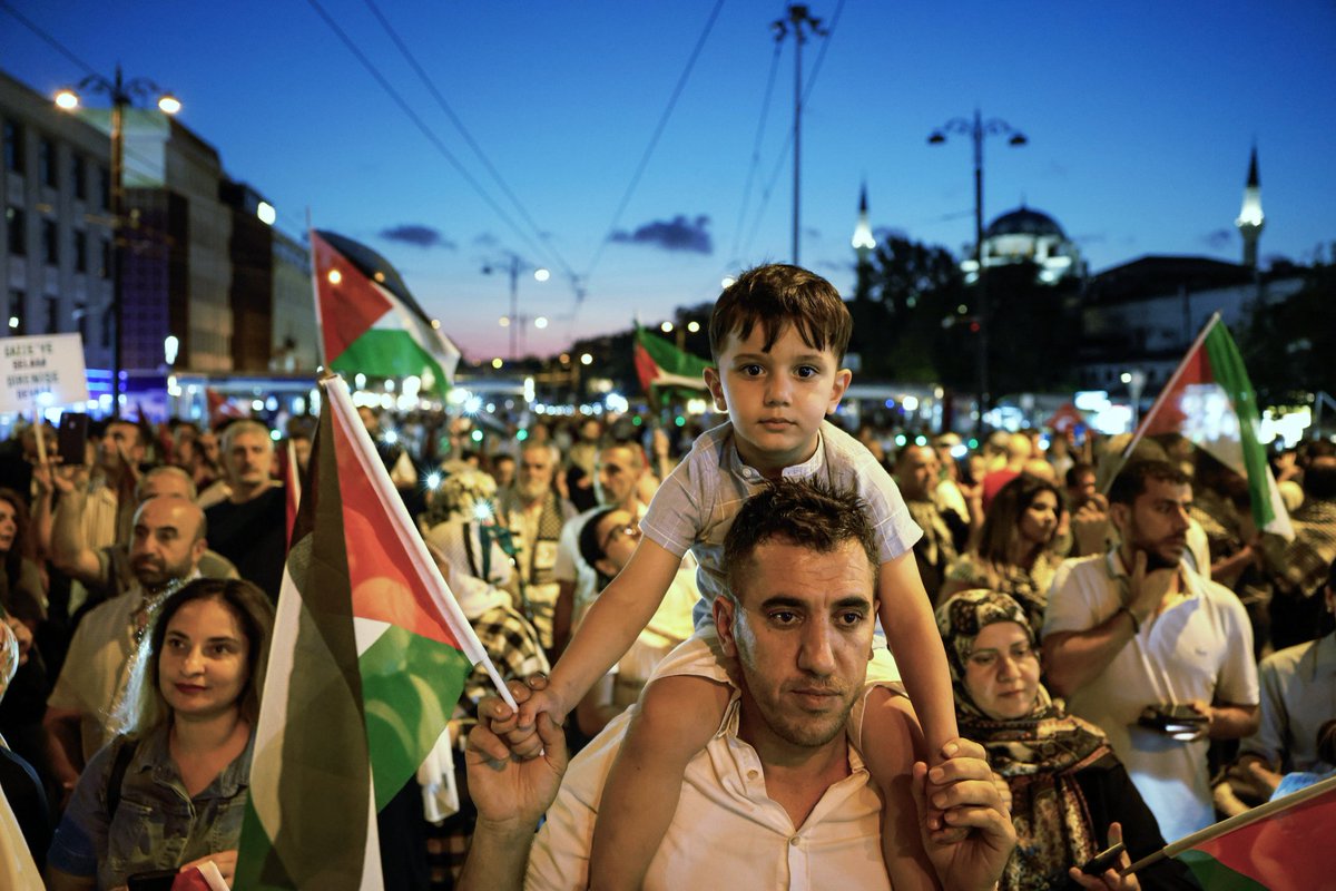 Mazlumun yanında durmayan, zalimin yanında sayılır❗

Sinmiyoruz, kanıksamıyoruz, Filistin’i unutmuyoruz! ☝️🇵🇸

On binler, tek yürek, “Gazze’ye umut ol” nidalarıyla meydanları doldurdu.

#GazaGenocide
#GazzeyeUmutOl