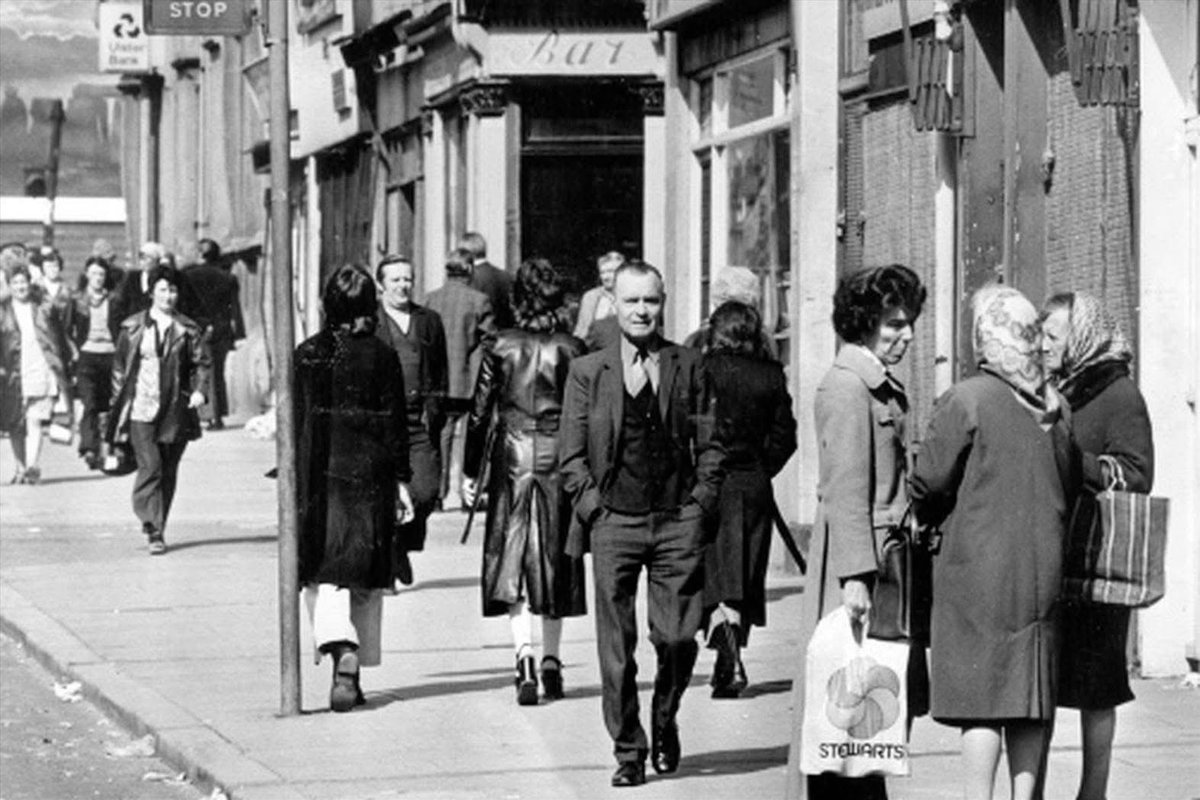 Shankill Road.  Belfast.  1970s.       (Belfast Telegraph)
 facebook.com/share/12JeLcot…