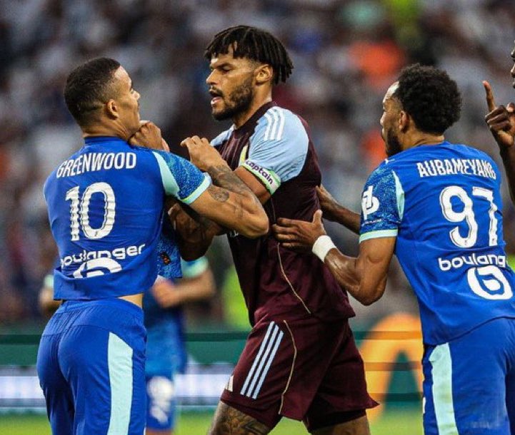 MassiliaZone's tweet photo. 🚨De Zerbi :

"Le match était chaud, mais c'est aussi ce que les gens sont venus voir. 

Ils ont payé pour venir, ils auraient pu aller à la plage mais ils sont venus au Vélodrome." https://t.co/WuBSBj2g8x