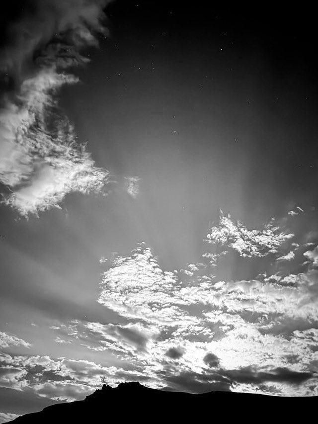karahanertan's tweet photo. #Moonlight #Darkness  🌕 #Moon #stars #star #sky #clouds #universe
#night #gökyüzü #bulut  #yıldız #light
#ay #Dolunay https://t.co/oKW7xX6Vdz