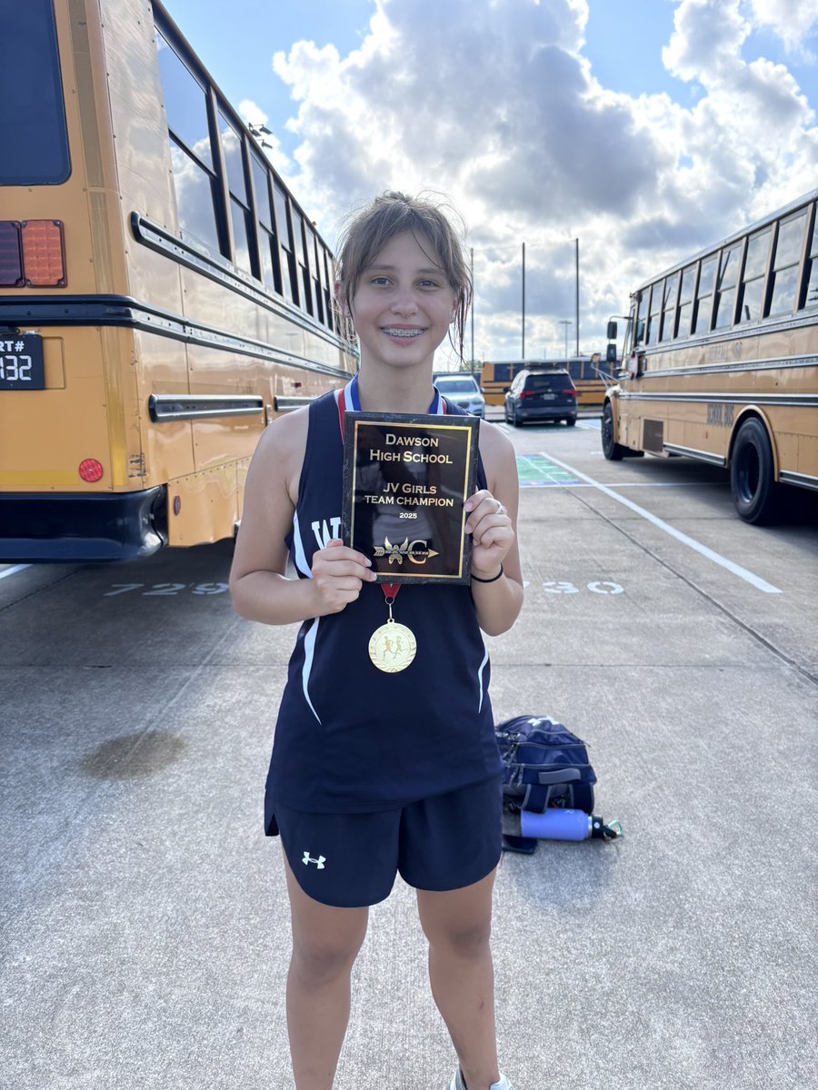 Congrats to S.Barton and A.Wylie for their strong  performances at the Pearland Dawson invitational! 👏🏽