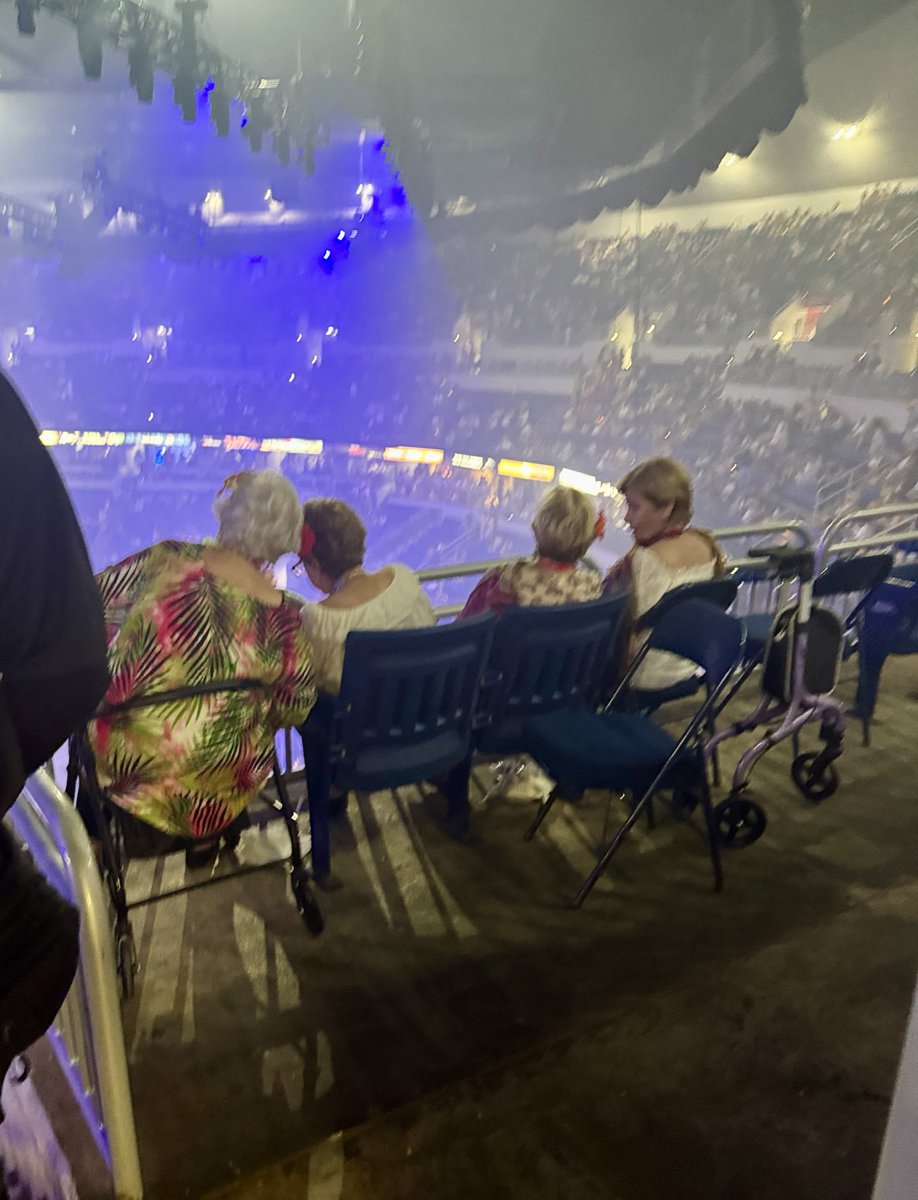 estos son los goals a los que aspiro en mi vida con mis amigas 🥹🫶🏻