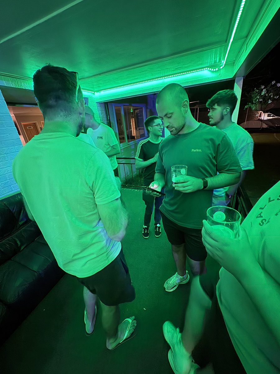 MiniK_44's tweet image. Bears and stags meet to discuss just how unbearable people who can’t smile on the pitch are #cantwaittoleave #textbookcricket #scoreyourrunsoffgoochywow #miserable #div3betterbemorefun