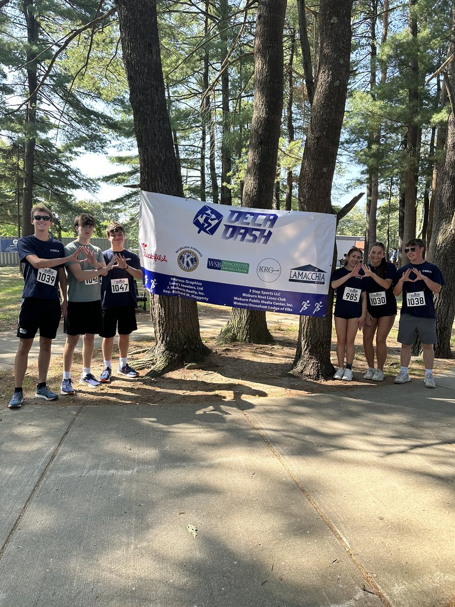KPDECAchapter's tweet image. Had so much fun at the Woburn DECA Dash today! #deca #massdeca 🔷🔷🔷