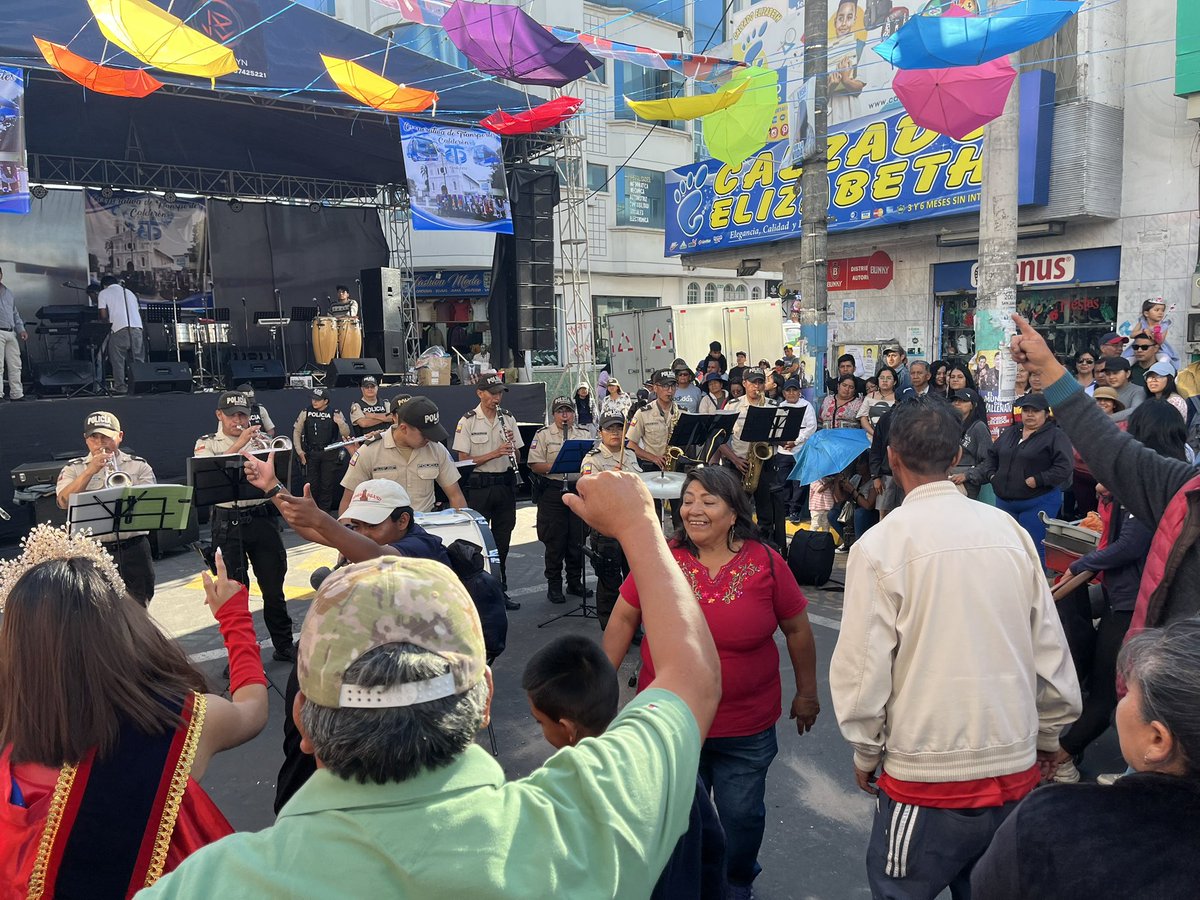 Diversión total en el #Centralazo2025 #Calderon128Años de parroquialización #Movac marcamos la diferencia #AndreLopezReinaIntegracion