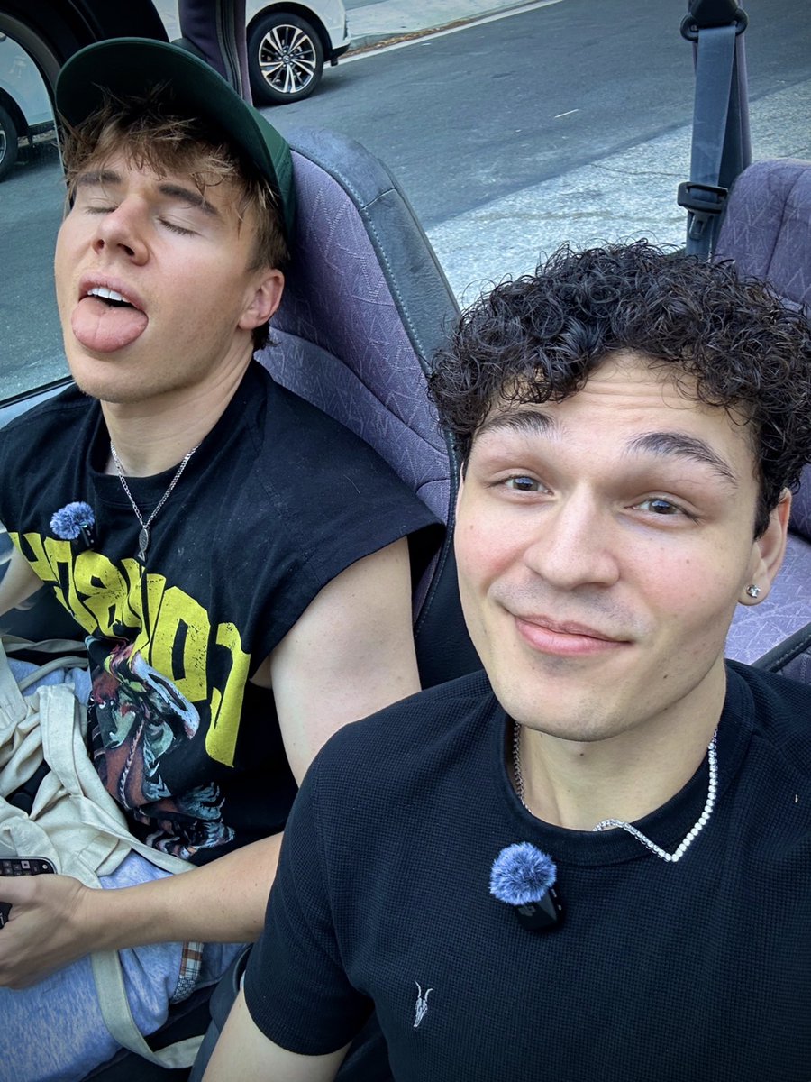 BEST TACOS IN LA TOUR WITH <a href="/blaustoise/">blau</a> 🌮

Live now on Twitch ❤️