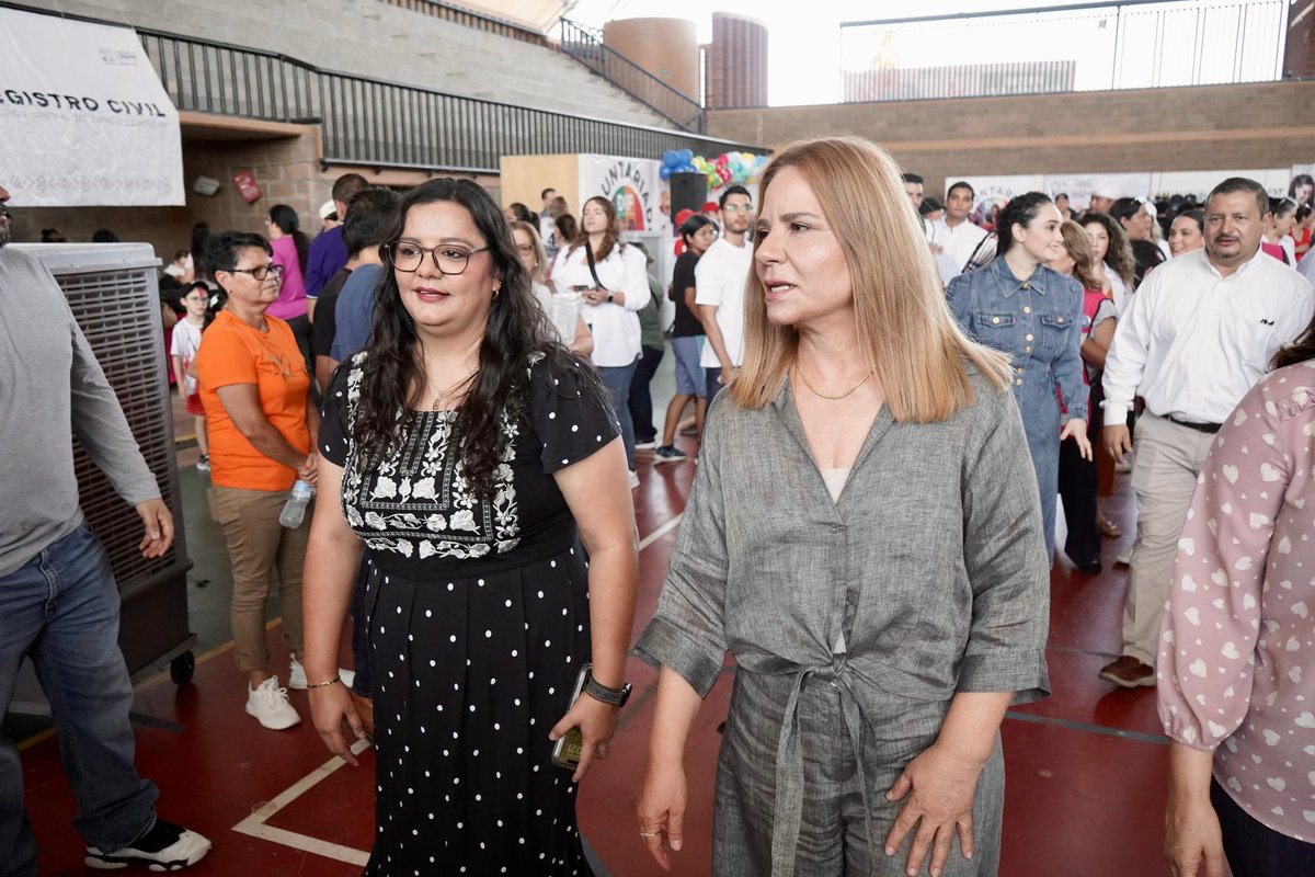 DIF Sonora (@difsonora) on Twitter photo El <a href="/gobiernosonora/">Gobierno del Estado de Sonora</a> y sus voluntariados, unimos esfuerzos para llevar a cabo con gran éxito el Bazar Escolar 2025 en el Gimnasio Ana G. Guevara. 📚
Gracias a quienes hicieron posible que más niñas, niños y jóvenes inicien este ciclo escolar con las herramientas necesarias. 💛✏️📖 El <a href="/gobiernosonora/">Gobierno del Estado de Sonora</a> y sus voluntariados, unimos esfuerzos para llevar a cabo con gran éxito el Bazar Escolar 2025 en el Gimnasio Ana G. Guevara. 📚
Gracias a quienes hicieron posible que más niñas, niños y jóvenes inicien este ciclo escolar con las herramientas necesarias. 💛✏️📖