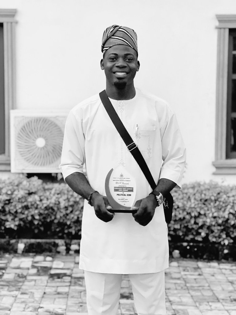 OjediranOluwat6's tweet photo. Honoured to receive the Award of Political ICON from the Faculty of Agricultural Sciences, LAUTECH.
Leadership isn’t about titles 👌it’s about the lives you touch.
#PoliticalIcon #LeadershipWithImpact https://t.co/F1d6FFtc50