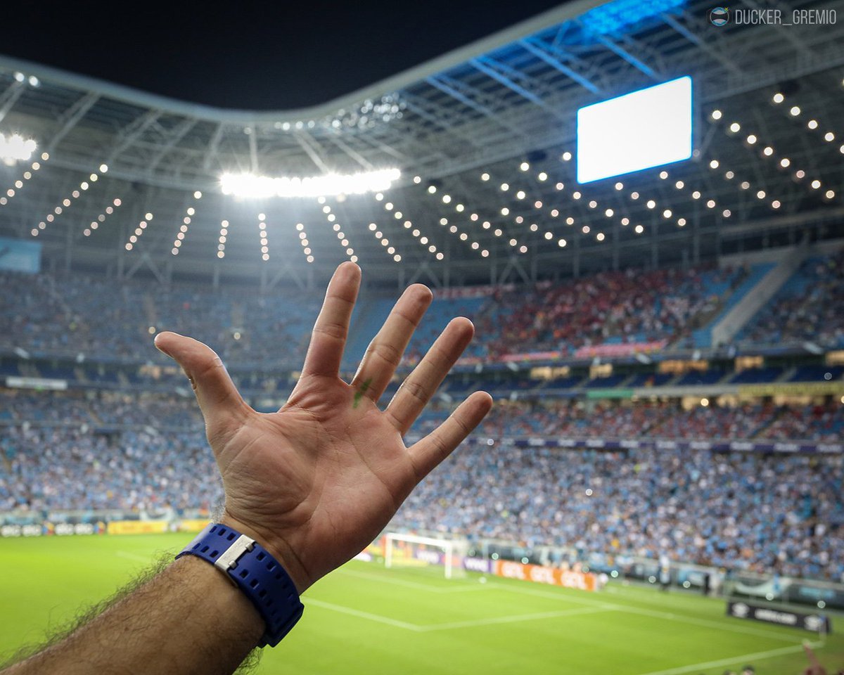 Ducker_Gremio's tweet image. 5x0 🖐🏼- Há exatos 10 anos eu vivia meu primeiro dia dos pais, e recebi um presentaço de Giuliano, Luan, Fernandinho e Rever.
10 anos do laço dos 5x0. Dia que entrou para a história na Arena!
⚽️⚽️⚽️⚽️⚽️
(1/2)